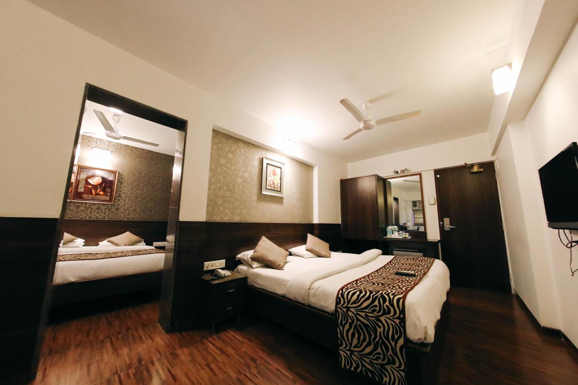 Hotel Maharana Inn Chembur ムンバイ エクステリア 写真