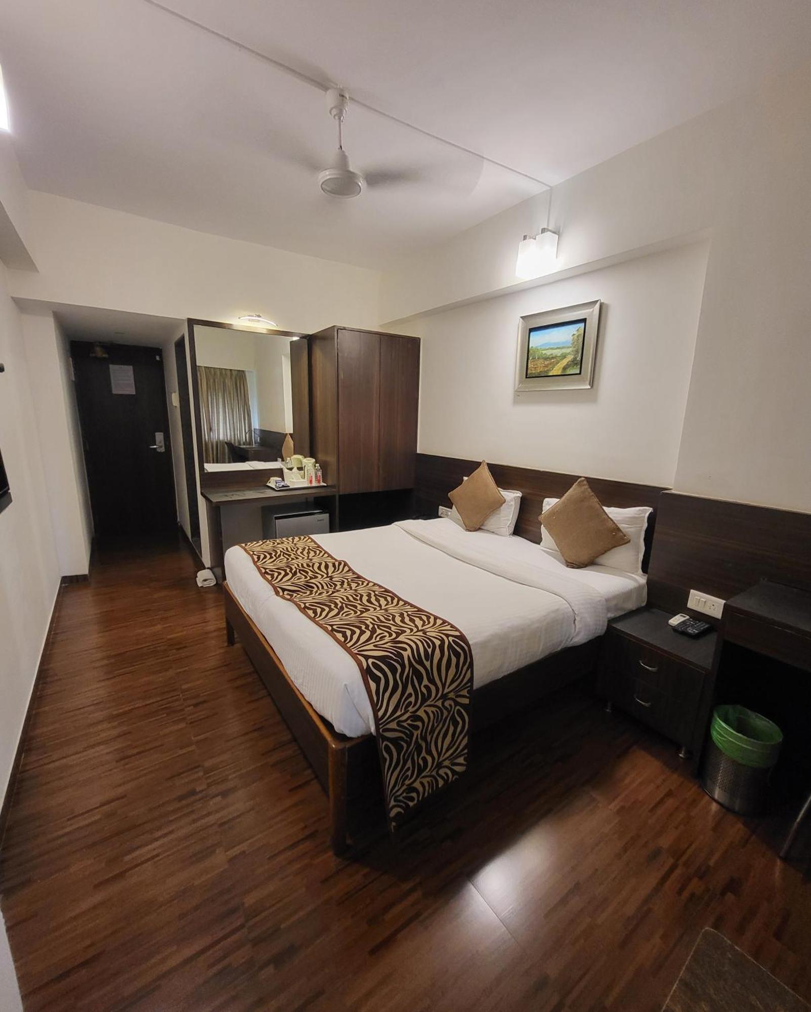 Hotel Maharana Inn Chembur ムンバイ エクステリア 写真