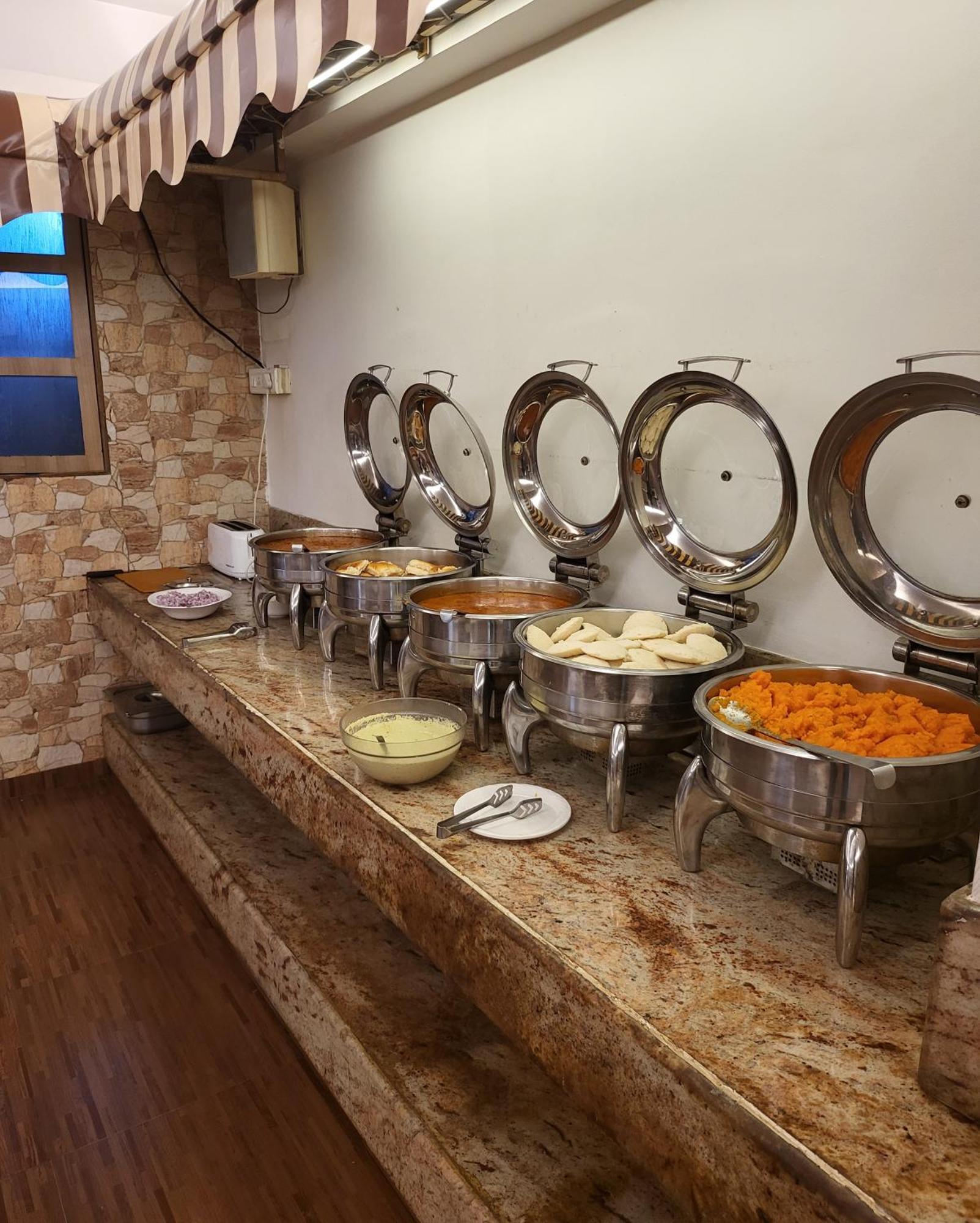 Hotel Maharana Inn Chembur ムンバイ エクステリア 写真