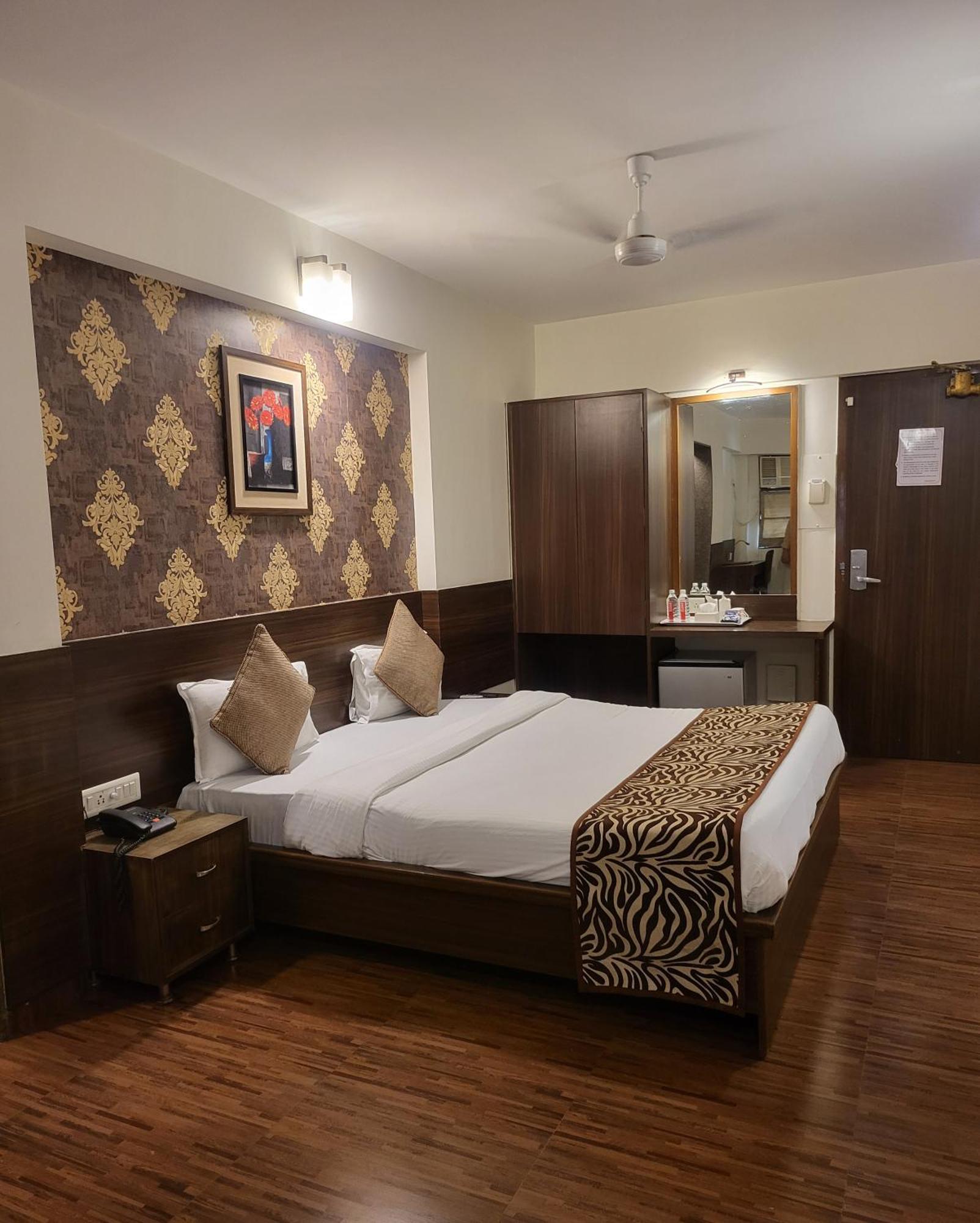 Hotel Maharana Inn Chembur ムンバイ エクステリア 写真