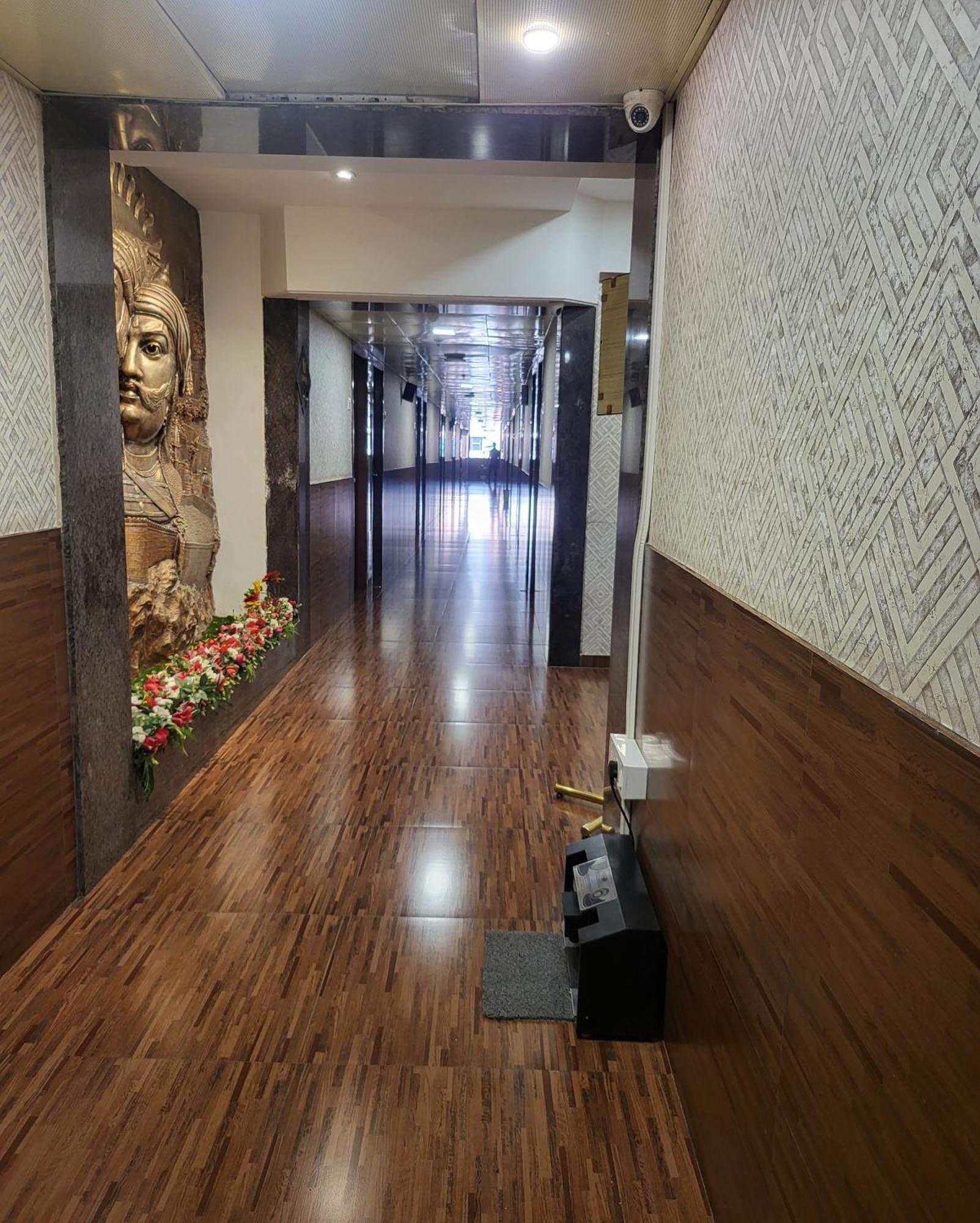 Hotel Maharana Inn Chembur ムンバイ エクステリア 写真